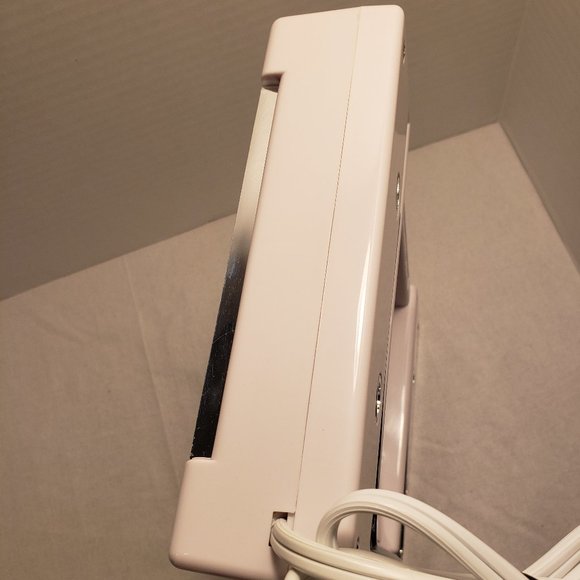 LIGHTED MAKEUP MIRROR by JERDON - FIRST CLASS - MODEL J1010 - MIRROR 6.5" x 6" - Picture 10 of 15